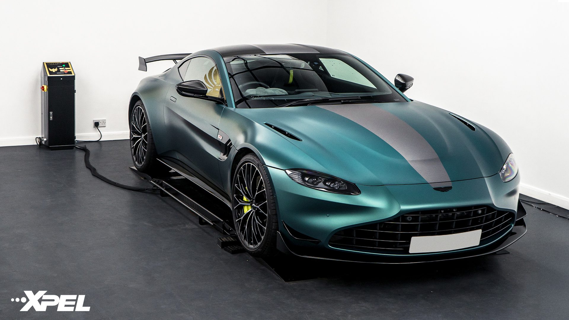 Aston MArtin v2